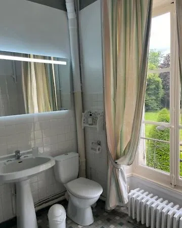 Chateau De Goville Bed & Breakfast Le Breuil-en-Bessin