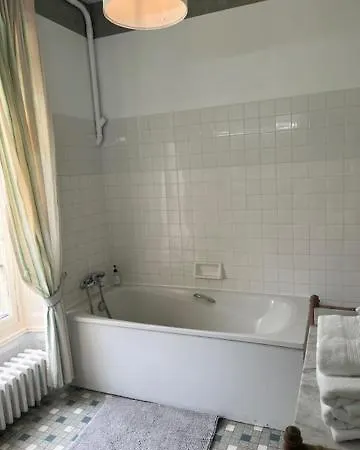 Chateau De Goville Bed & Breakfast