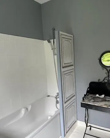 Chateau De Goville Bed & Breakfast