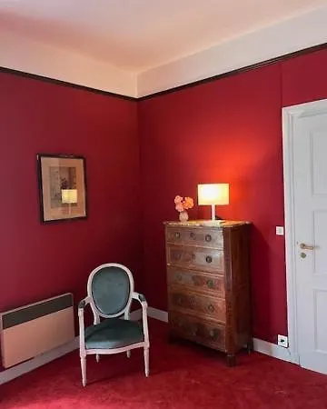 Chateau De Goville 3*