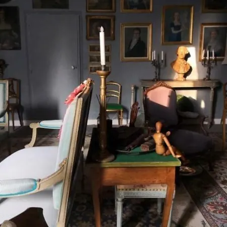 Chateau De Goville Bed & Breakfast