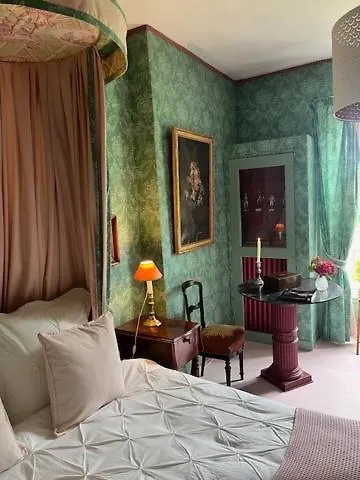 Chateau De Goville 3*