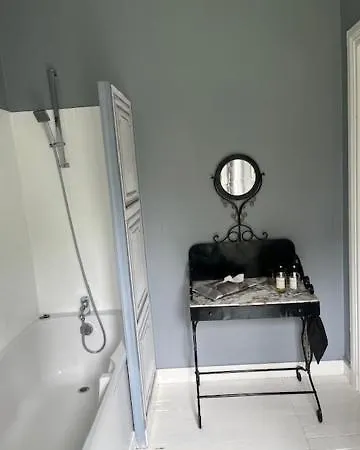 Chateau De Goville 3*