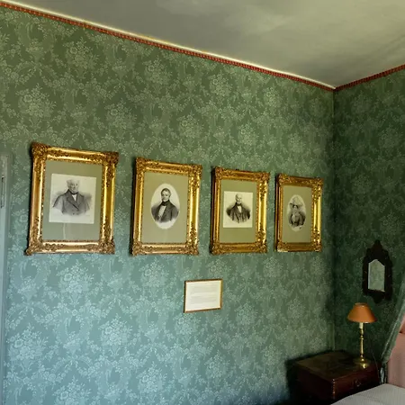 Chateau De Goville 3*