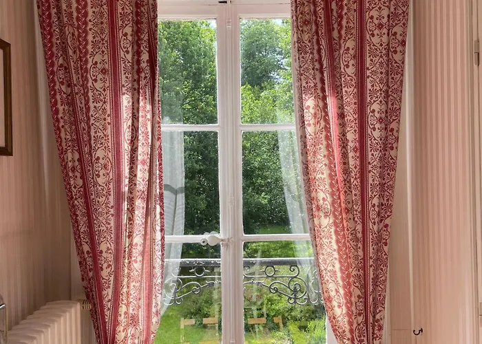 Chateau De Goville Bed & Breakfast Le Breuil-en-Bessin