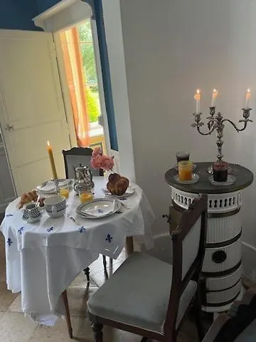 Chateau De Goville 3*