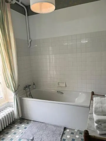 Chateau De Goville Bed & Breakfast