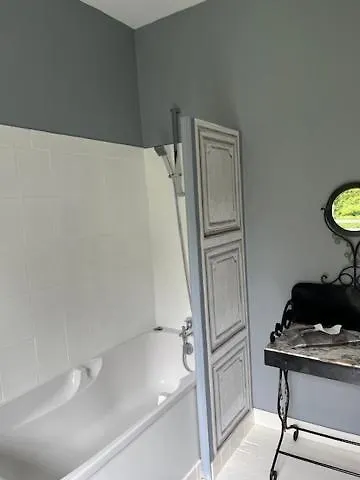 Chateau De Goville Bed & Breakfast